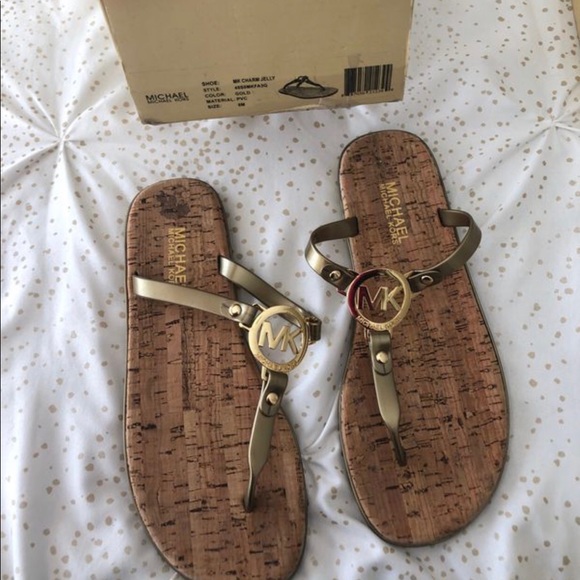 GOLD MICHAEL KORS SANDALS FROM MACYS size 8M. - Picture 3 of 4